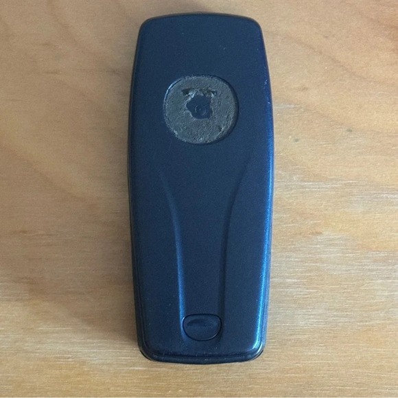 Nokia 3560 Blue and Silver  - untested for parts - Picture 2 of 7